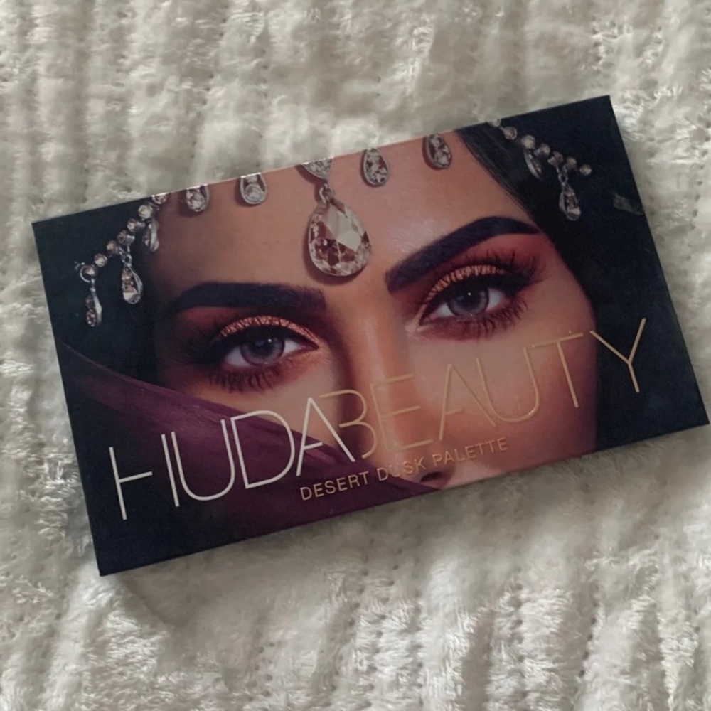 Huda beauty desert dusk palette